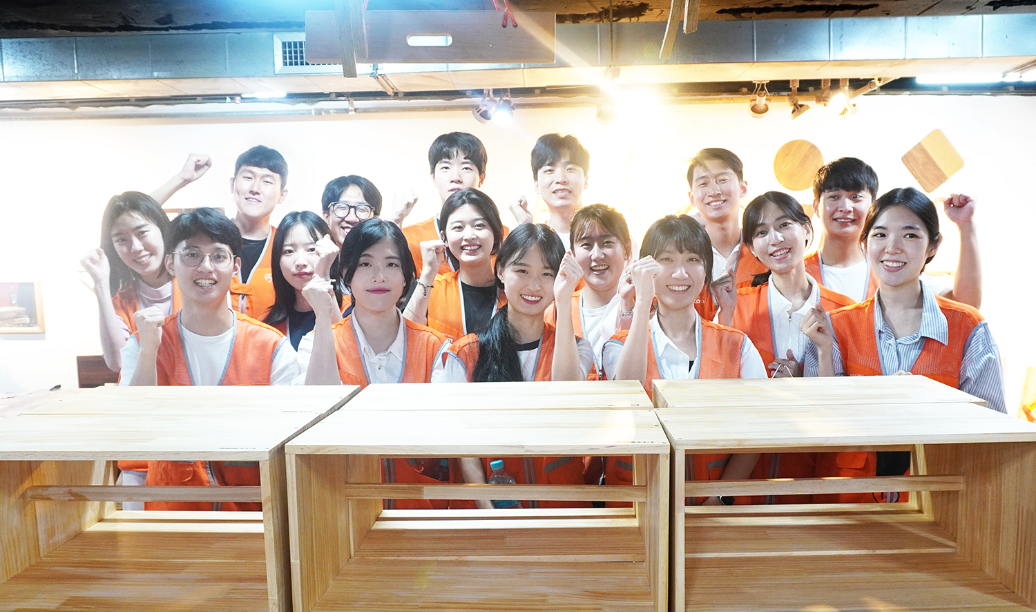 코스콤, &lsquo;소외 이웃 돕기&rsquo;에 참여한 신입사원 기념사진